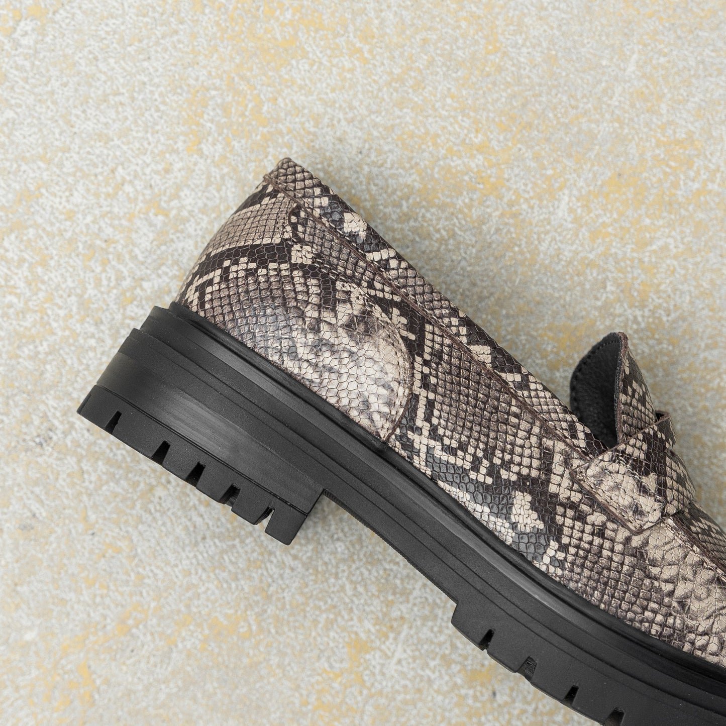 LEYTON LOAFER SADDLE Lt.taupe Snake