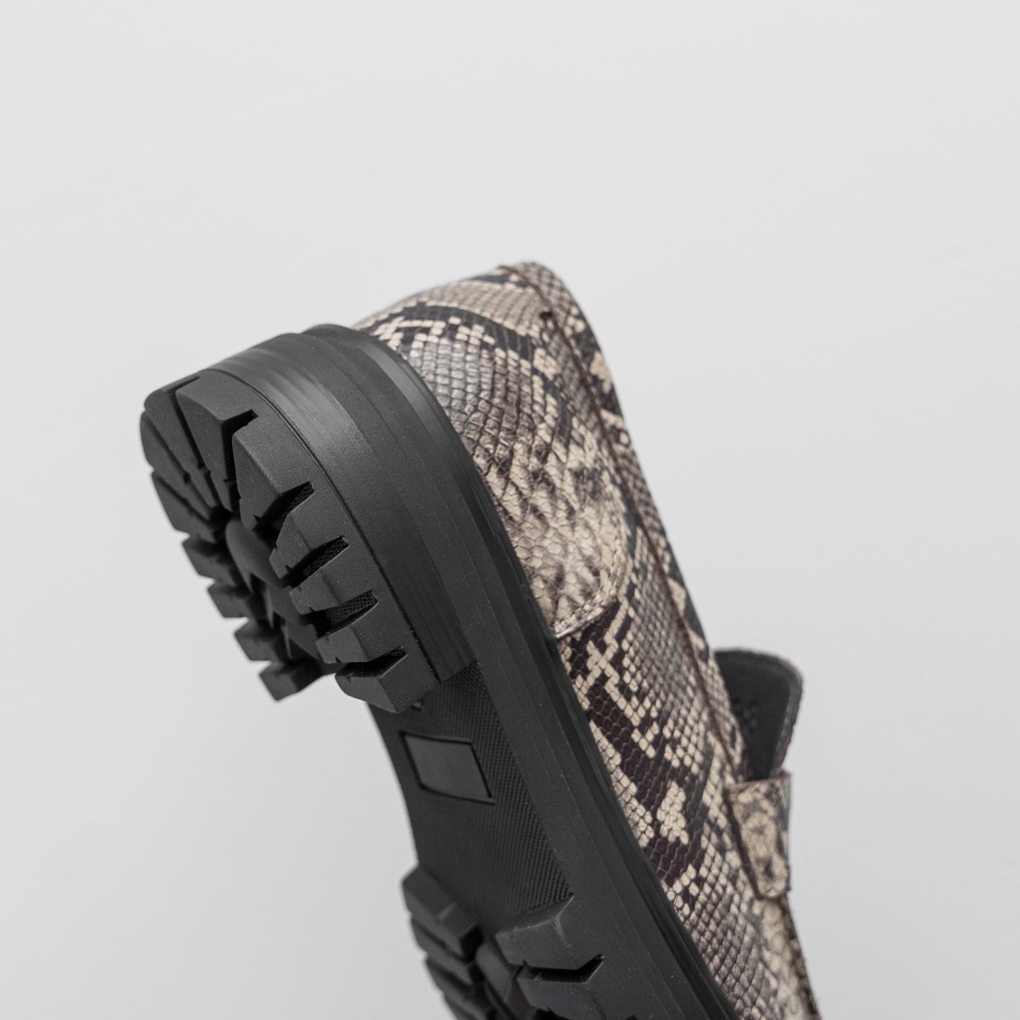 LEYTON LOAFER SADDLE Lt.taupe Snake