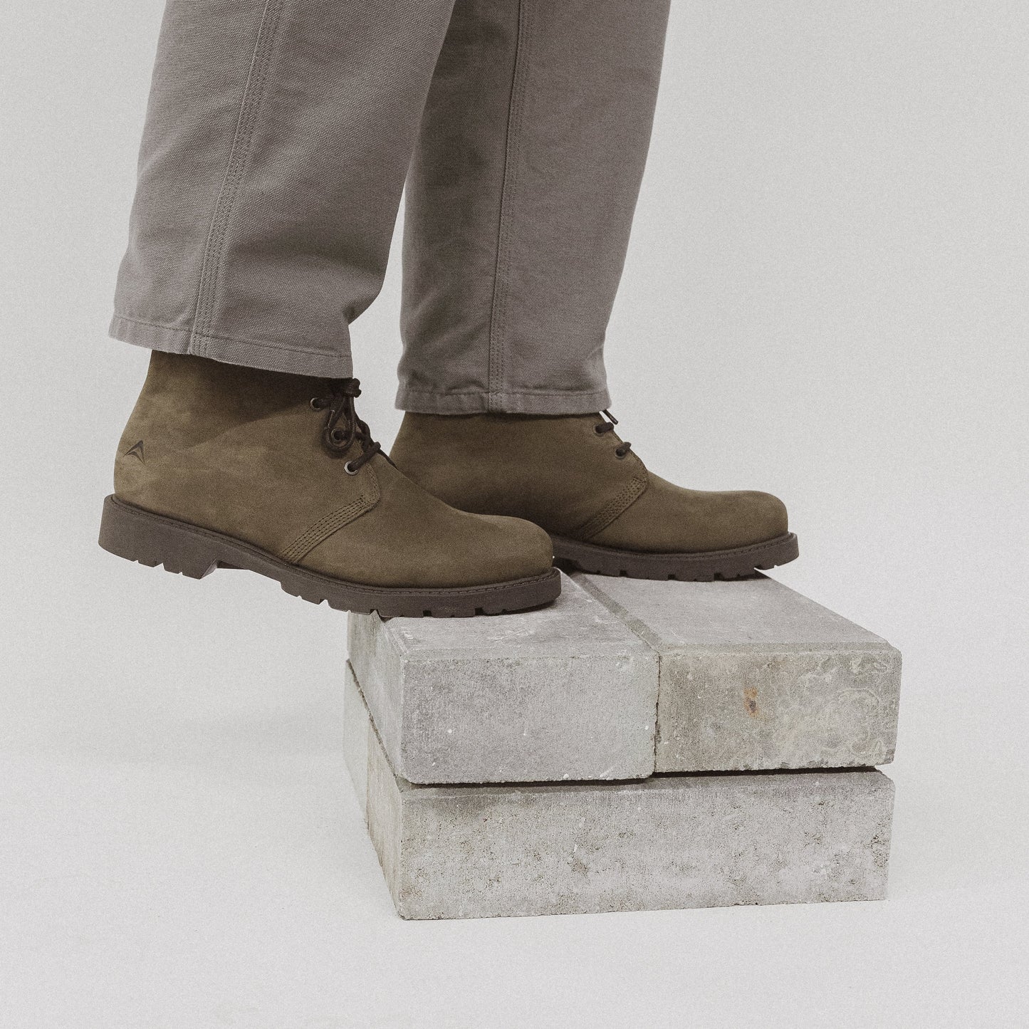TUNDRA CHUKKA Olive Nubuck