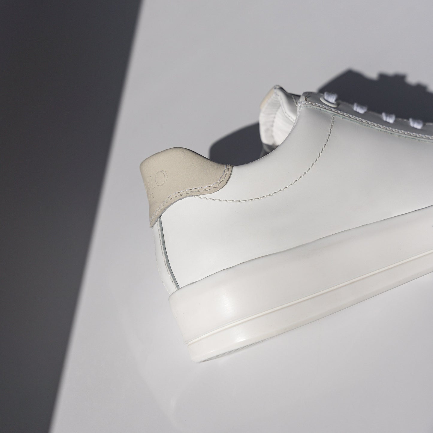 JENNER RETRO White Leather