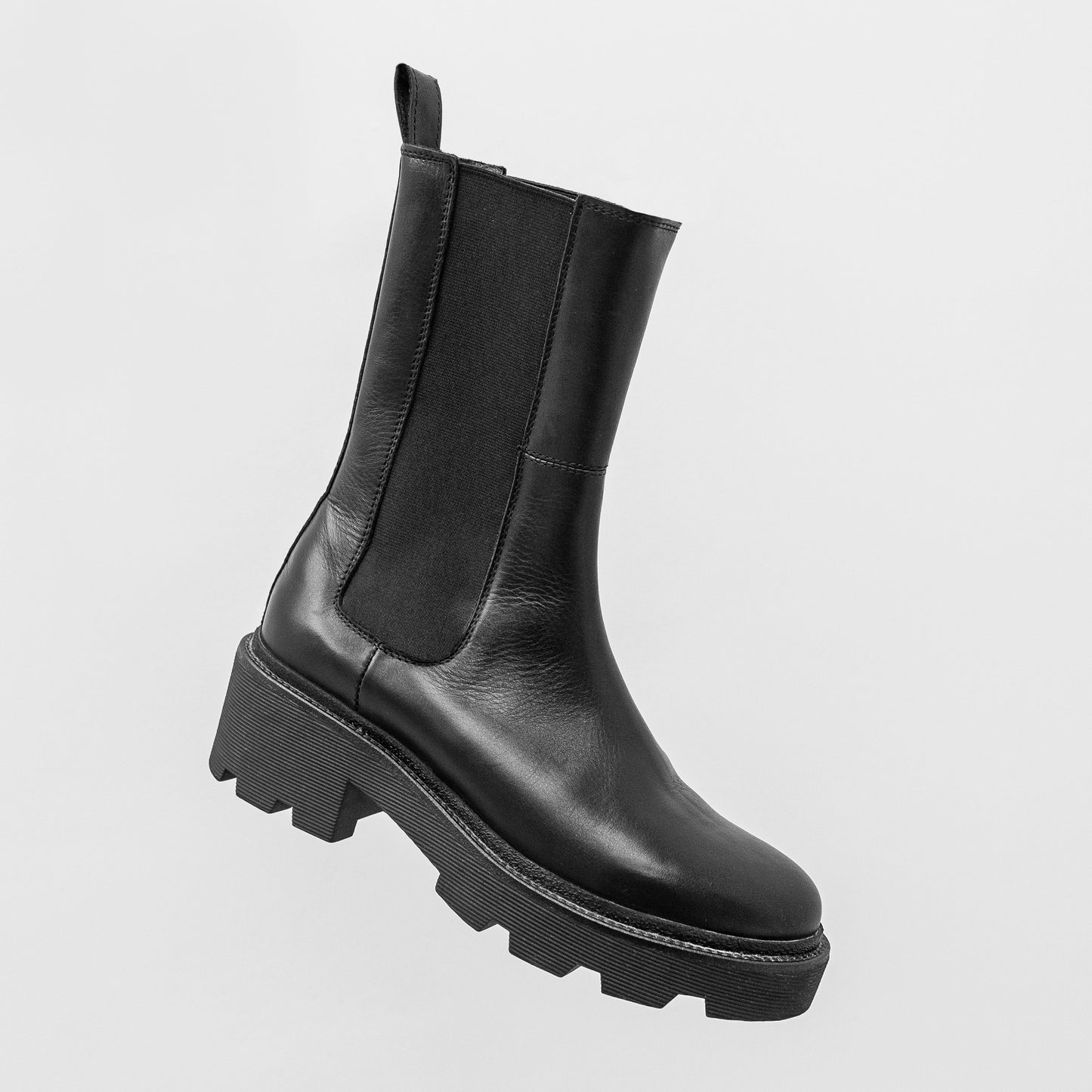 SOBRA HIGH CHELSEA Black Leather