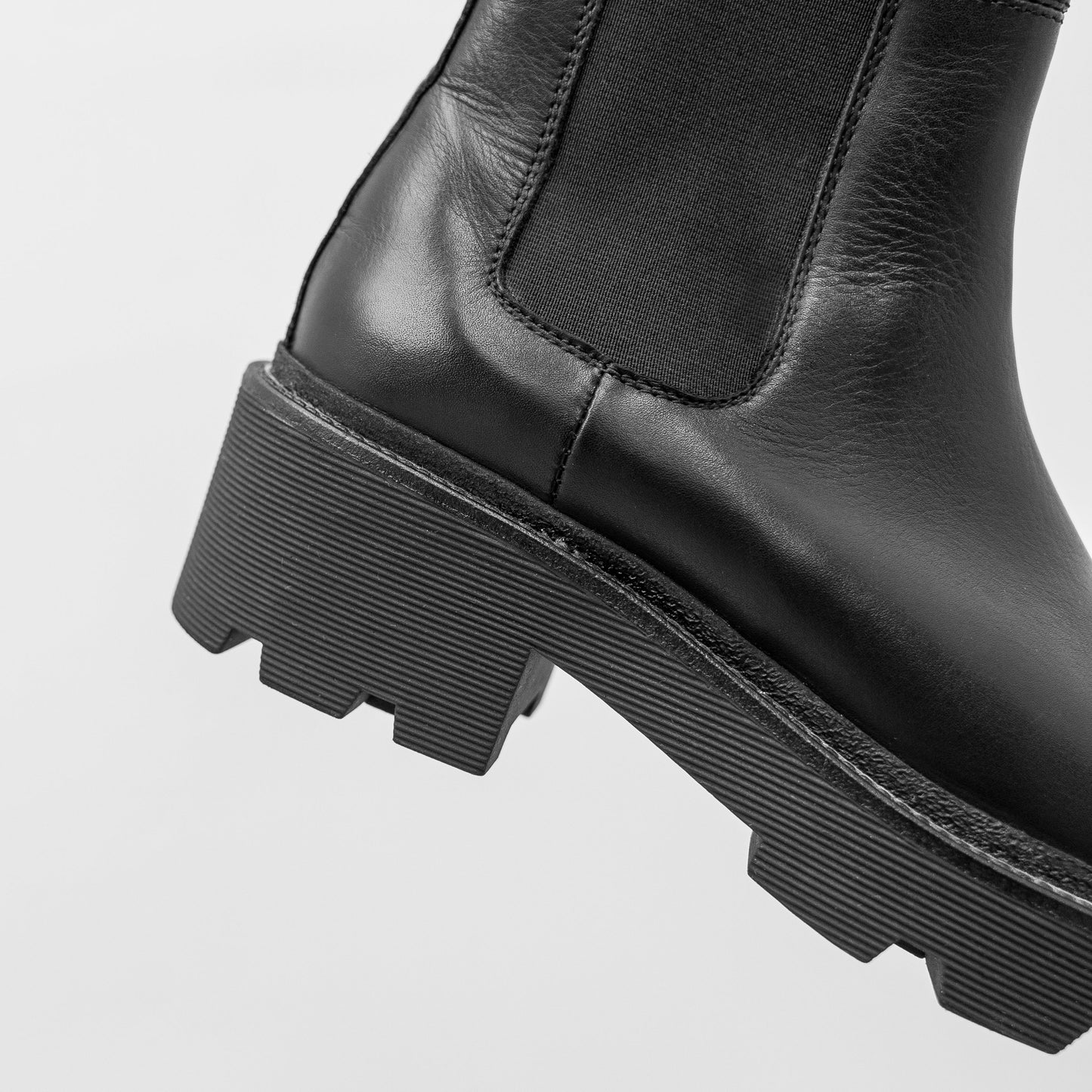 SOBRA HIGH CHELSEA Black Leather