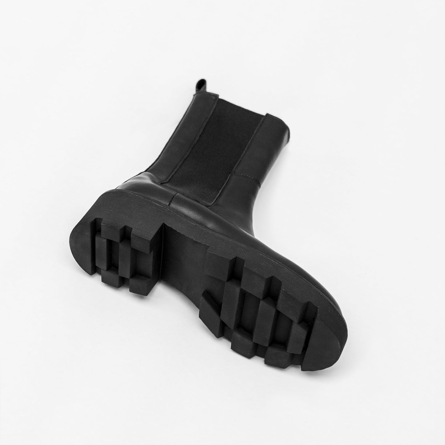 SOBRA HIGH CHELSEA Black Leather