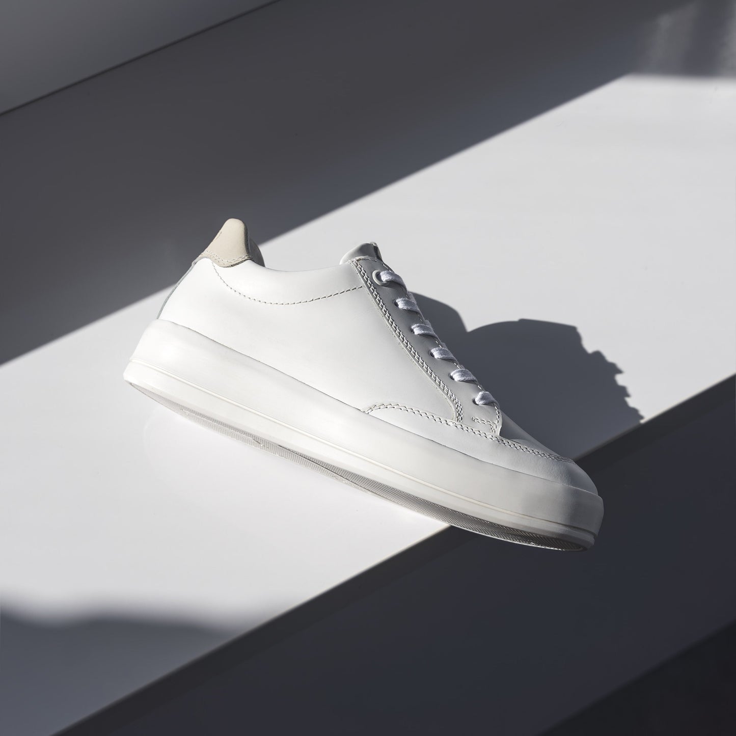 JENNER RETRO White Leather